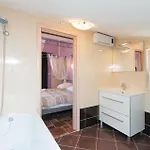 Дом отдыха In With Sauna Супетарска-Драга