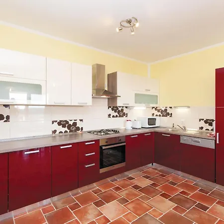 4 Bedroom Lovely In Holiday home *