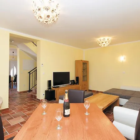 4 Bedroom Lovely In * Supetarska Draga