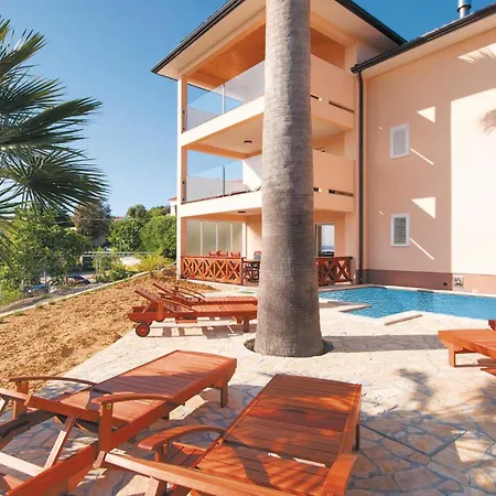 4 Bedroom Lovely In Holiday home Supetarska Draga