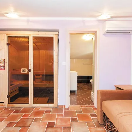 בית נופש In With Sauna