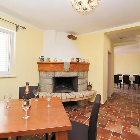 4 Bedroom Lovely In Holiday home