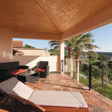 4 Bedroom Lovely In Holiday home