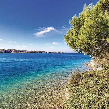 4 Bedroom Lovely In * Supetarska Draga