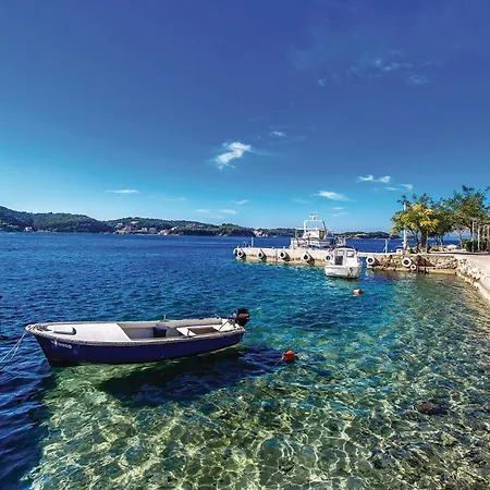 Holiday home 4 Bedroom Lovely In Supetarska Draga