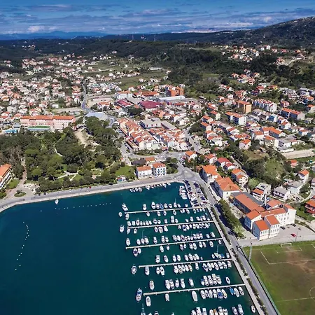 4 Bedroom Lovely In Holiday home Supetarska Draga